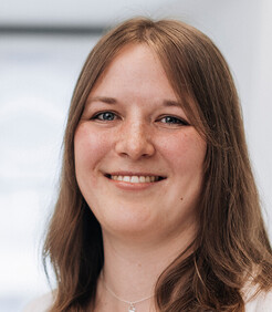 Portrait von Lina Schwandner, Logopädin der Praxis Meine Logopädin